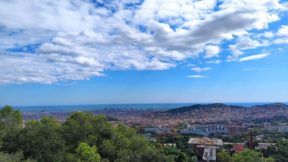 Barcelona Weather – Climate, Seasons and Best Time to Visit Clear sky over Barcelona with panoramic views of the Mediterranean coastline and cityscape