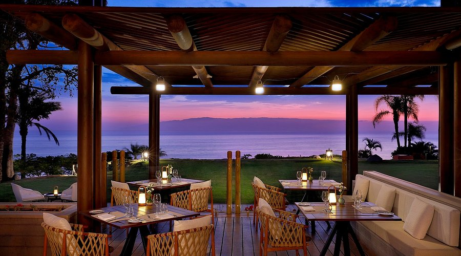 Best restaurants in the Canary Islands Seaside restaurant with ocean view in the Canary Islands