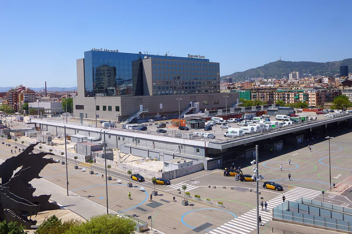 Barceló Sants — Barcelona Sants station Barcelo Sants hotel above Barcelona Sants railway station
