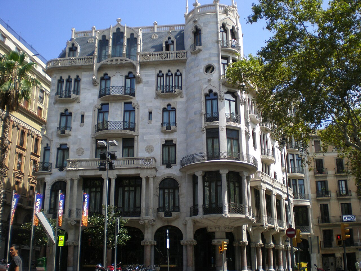 Hotel Casa Fuster G.L. Monumento — Upper Passeig de Gràcia / Gràcia edge Modernista exterior of Hotel Casa Fuster on Passeig de Gracia