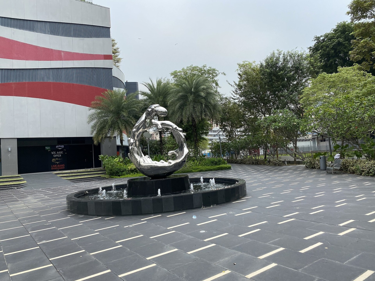 Hotel Boss in Singapore. Exterior photograph; room categories and current inclusions must be checked separately. Source photograph: 2023. Hotel Boss in Singapore