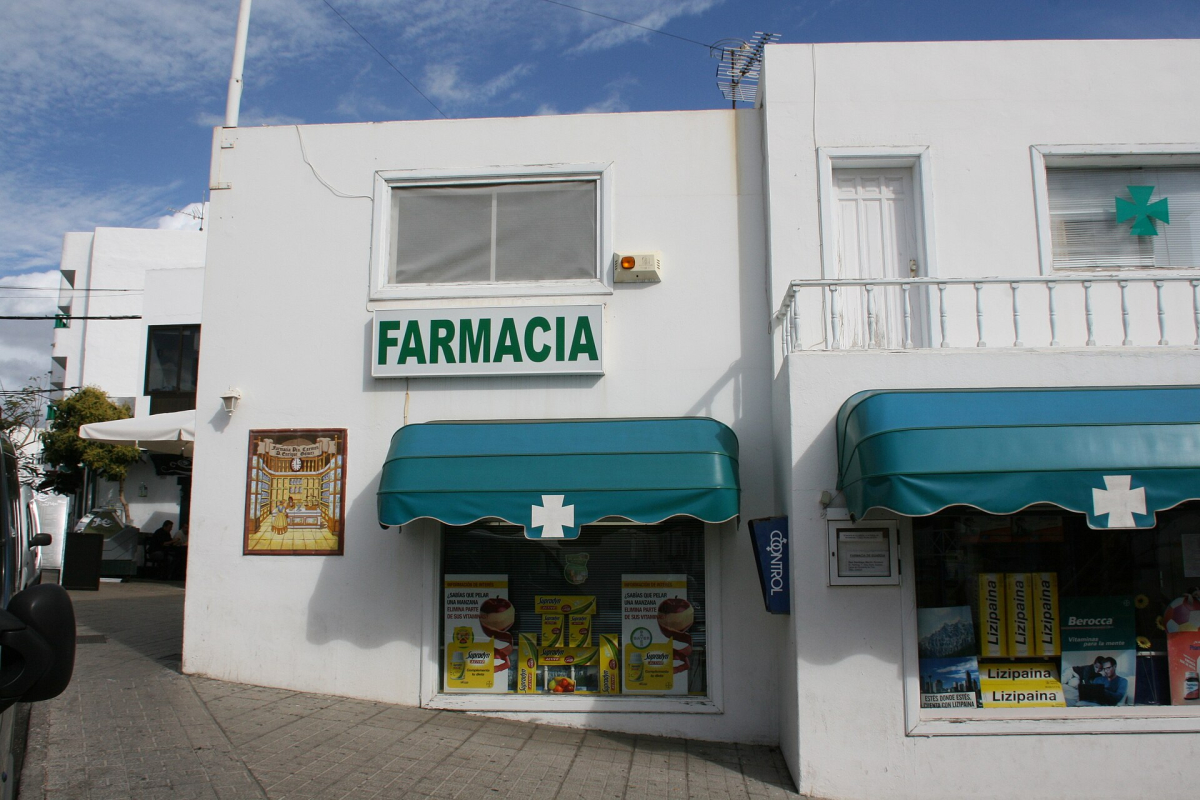 A pharmacy on Calle Roque Nublo in Puerto del Carmen A pharmacy on Calle Roque Nublo in Puerto del Carmen