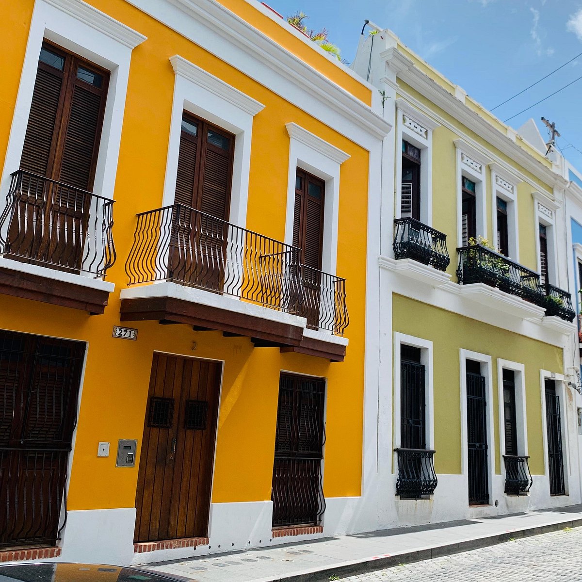 Puerto Rico Travel Guide – Old San Juan Colonial Architecture Colorful colonial houses in Old San Juan, Puerto Rico, representing the island’s historic architecture and Caribbean character